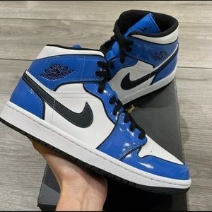 Jordan 1 Mis signal blue